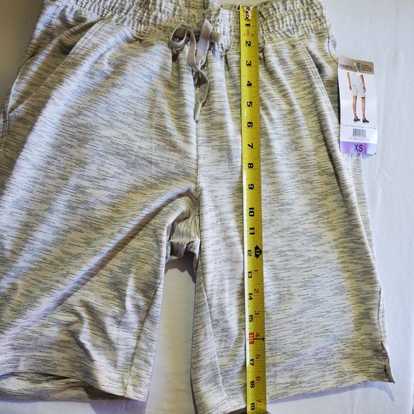 MONDETTA Ladies Active Bermuda Light Grey Short, Size XS - Picture 11 of 14